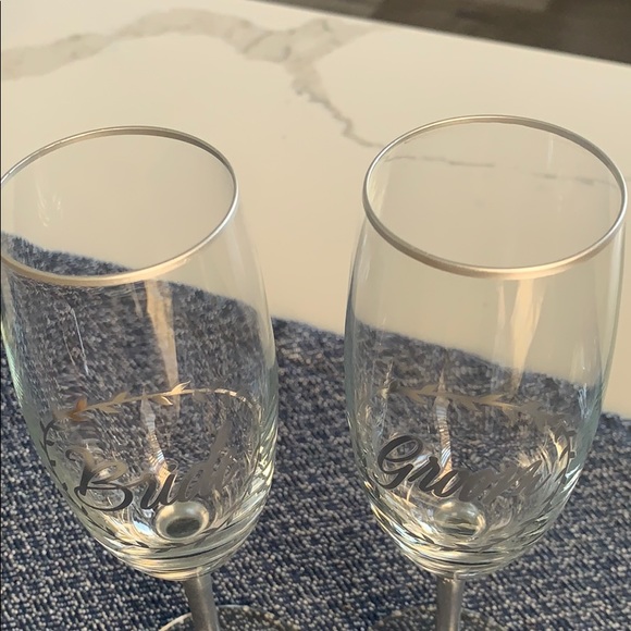 Set of Bride & Groom Champagne Toast Flutes - Picture 2 of 3